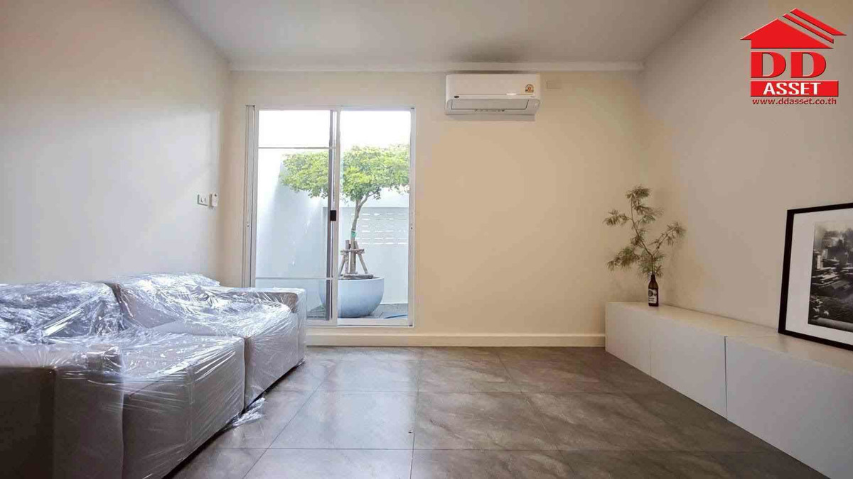 ทาวน์โฮมโชคชัย4 ลาดพร้าว71 : ขาย / ให้เช่า ทาวน์เฮาส์ 2 ชั้น โชคชัย 4 ซอย 55 รีโนเวทใหม่ เฟอร์นิเจอร์ครบ พร้อมอยู่ รหัสทรัพย์ : T8238