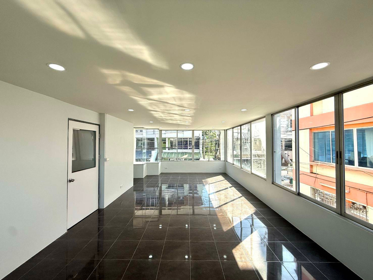 ขายโฮมออฟฟิศรัชดา ห้วยขวาง : สินธานี ลาดพร้าว 80 / 4 ห้องนอน (ขาย), Sinthanee Ladprao 80 / 4 Bedrooms (FOR SALE) JANE046