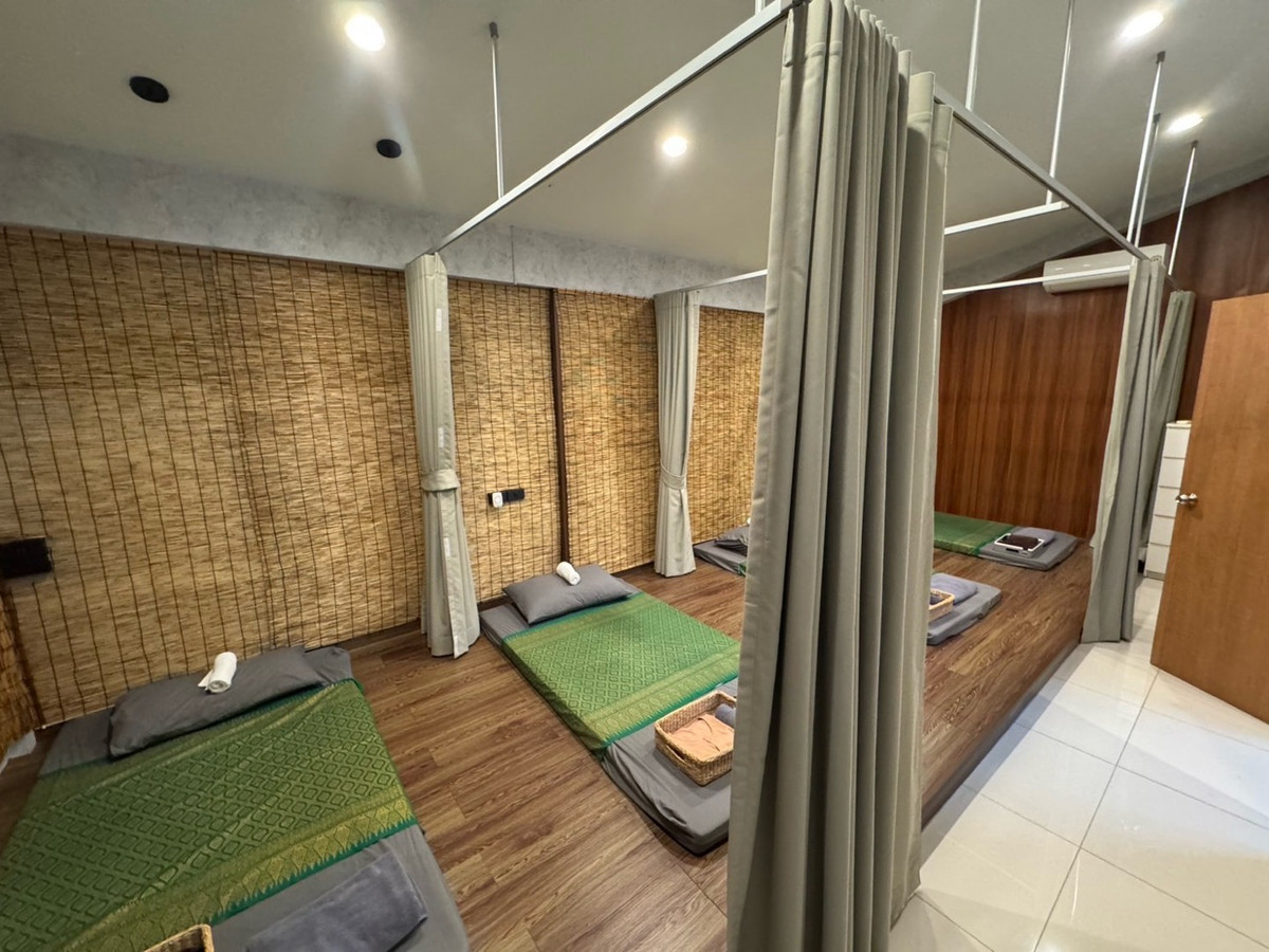 เซ้งร้านค้า/ตลาดนัดสุขุมวิท อโศก ทองหล่อ : เซ้งธุรกิจสปา เอกมัย ตกแต่งไปเยอะมาก เซ้งถูก 1.45 ล้านบาท เหมาะกับคนที่อยู่สายอาชีพสปา ทำธุรกิจเป็น ต่อยอดเป็น มืออาชีพ