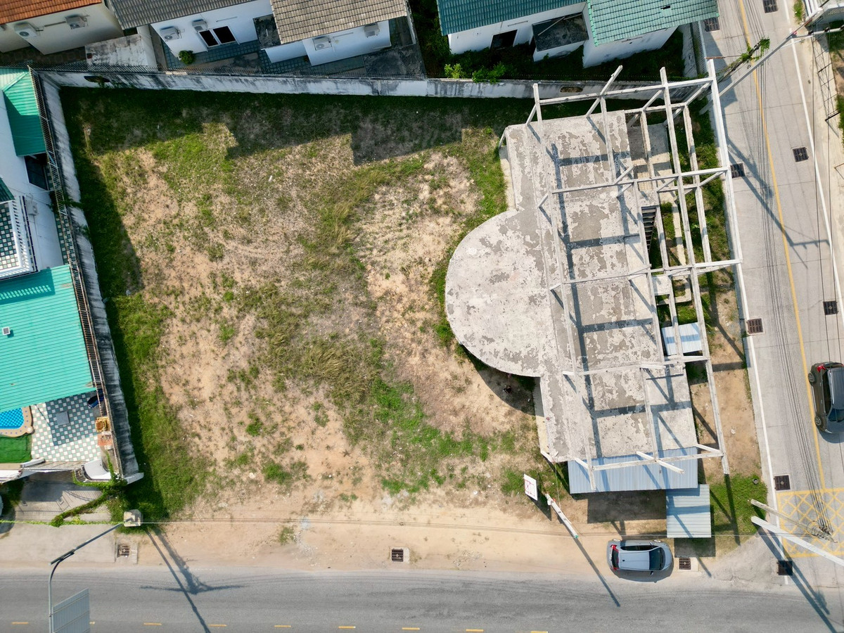 ขายที่ดินพัทยา บางแสน ชลบุรี สัตหีบ : โอกาสทอง! หน้ากว้าง ติดถนนเลียบรถไฟ ใกล้มอเตอร์เวย์ 🔥 ที่ดิน 257 ตร.วา ติดถนนเลียบทางรถไฟ พัทยาเหนือ / (ขาย), Land 257 sq.wah next to the railway side road North Pattaya / (FOR SALE) BEWN124