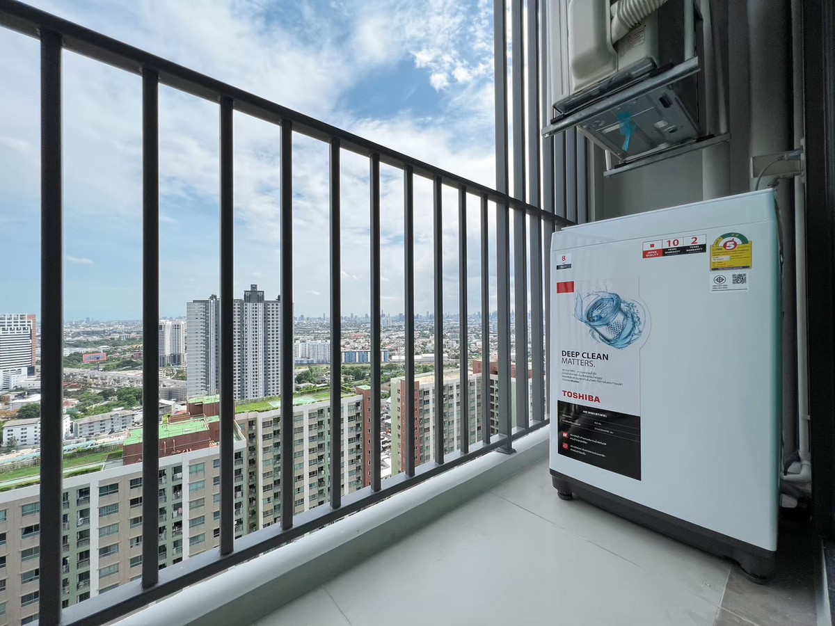 For RentCondoPattanakan, Srinakarin : Condo for rent, Rich Park Triple Station, high building view room. Good location near Hua Mak BTS.