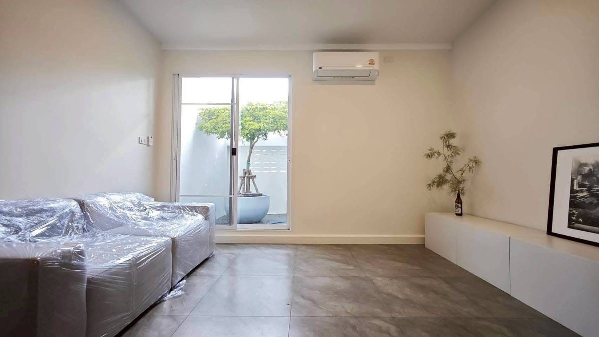 ทาวน์โฮมโชคชัย4 ลาดพร้าว71 : ขาย / ให้เช่า ทาวน์เฮาส์ 2 ชั้น โชคชัย 4 ซอย 55 รีโนเวทใหม่ เฟอร์นิเจอร์ครบ พร้อมอยู่ รหัสทรัพย์ : T8238