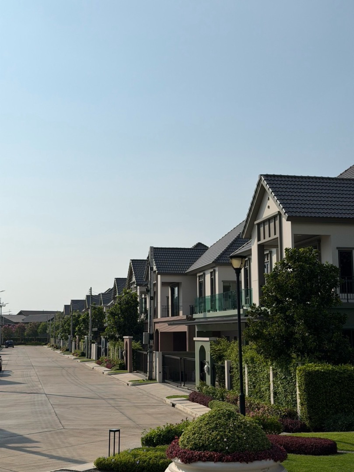 ให้เช่าบ้านปทุมธานี รังสิต ธรรมศาสตร์ : ✨ Luxury House for Rent – Saransiri Rangsit 2  หน้าบ้านไม่ติดใคร บ้านติด    solar cell  ช่วยประหยัดไฟ 
(สราญสิริ รังสิต 2 ใกล้ทางด่วนบางพูน-รังสิต  ใกล้ฟิวเจอร์พาร์ครังสิตรังสิต)