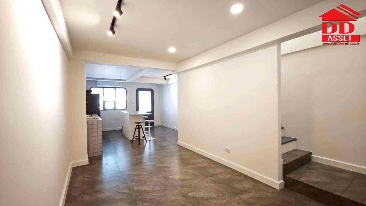 ทาวน์โฮมโชคชัย4 ลาดพร้าว71 : ขาย / ให้เช่า ทาวน์เฮาส์ 2 ชั้น โชคชัย 4 ซอย 55 รีโนเวทใหม่ เฟอร์นิเจอร์ครบ พร้อมอยู่ รหัสทรัพย์ : T8238