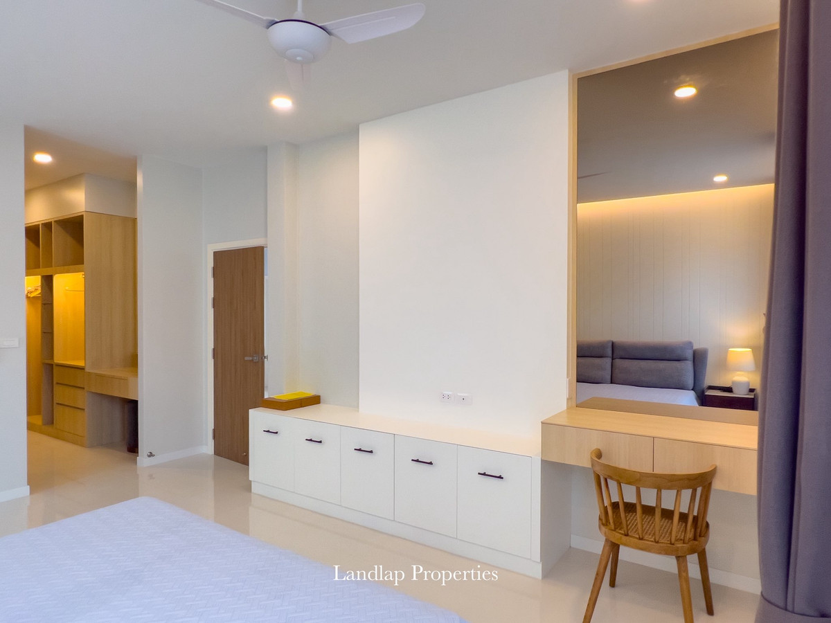 ให้เช่าพัทยา บางแสน ชลบุรี สัตหีบ : ให้เช่าบ้านเดี่ยวพัทยา พร้อสระว่ายน้ำส่วนตัว ระบบน้ำเกลือ บรรยากาศเงียบสงบ รายล้อมด้วยสวนสีเขียว ให้ความเป็นส่วนตัวสูง เหมาะสำหรับการอยู่อาศัยและพักผ่อนอย่างแท้จริง