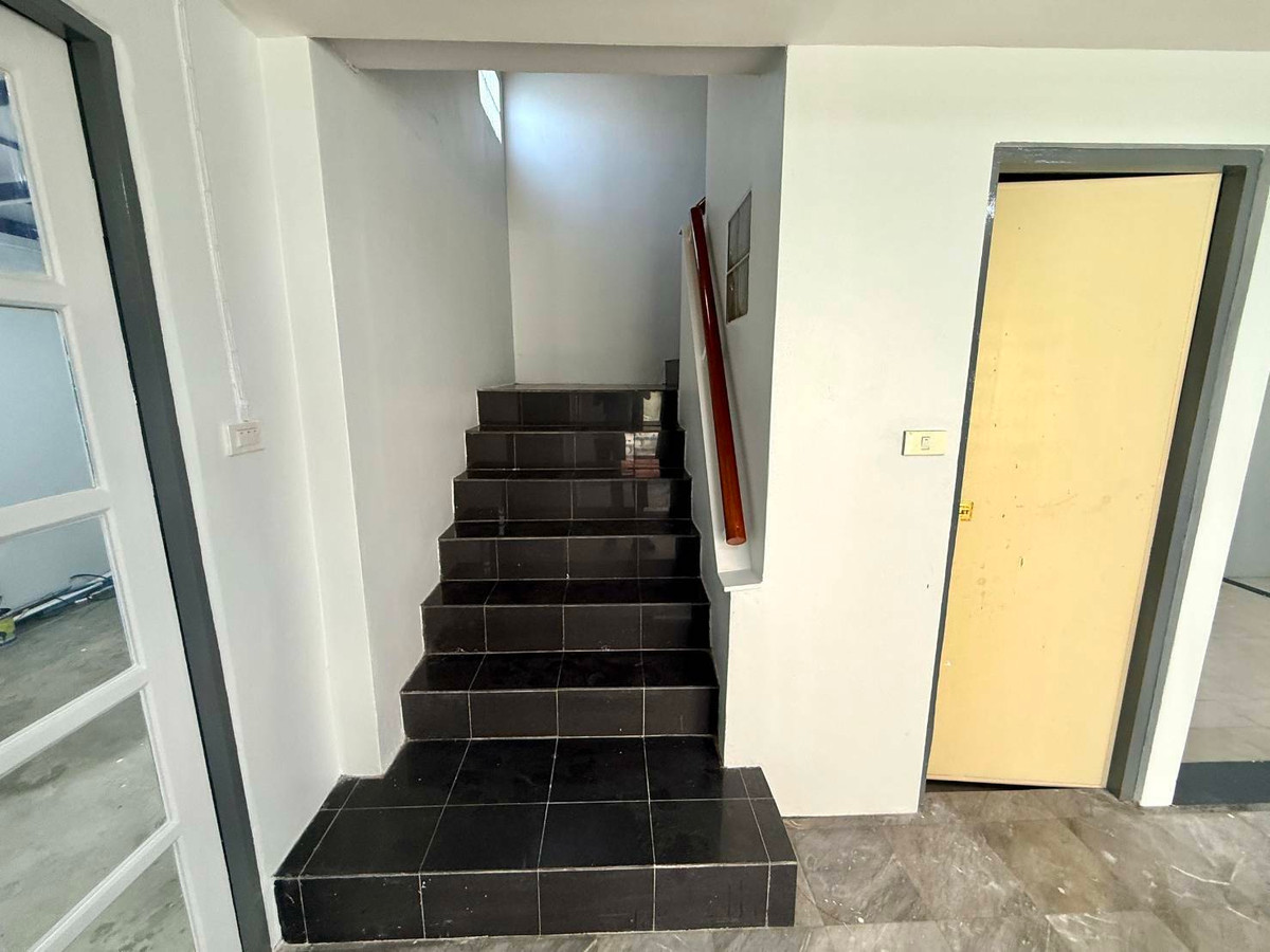 ขายโฮมออฟฟิศรัชดา ห้วยขวาง : สินธานี ลาดพร้าว 80 / 4 ห้องนอน (ขาย), Sinthanee Ladprao 80 / 4 Bedrooms (FOR SALE) JANE046