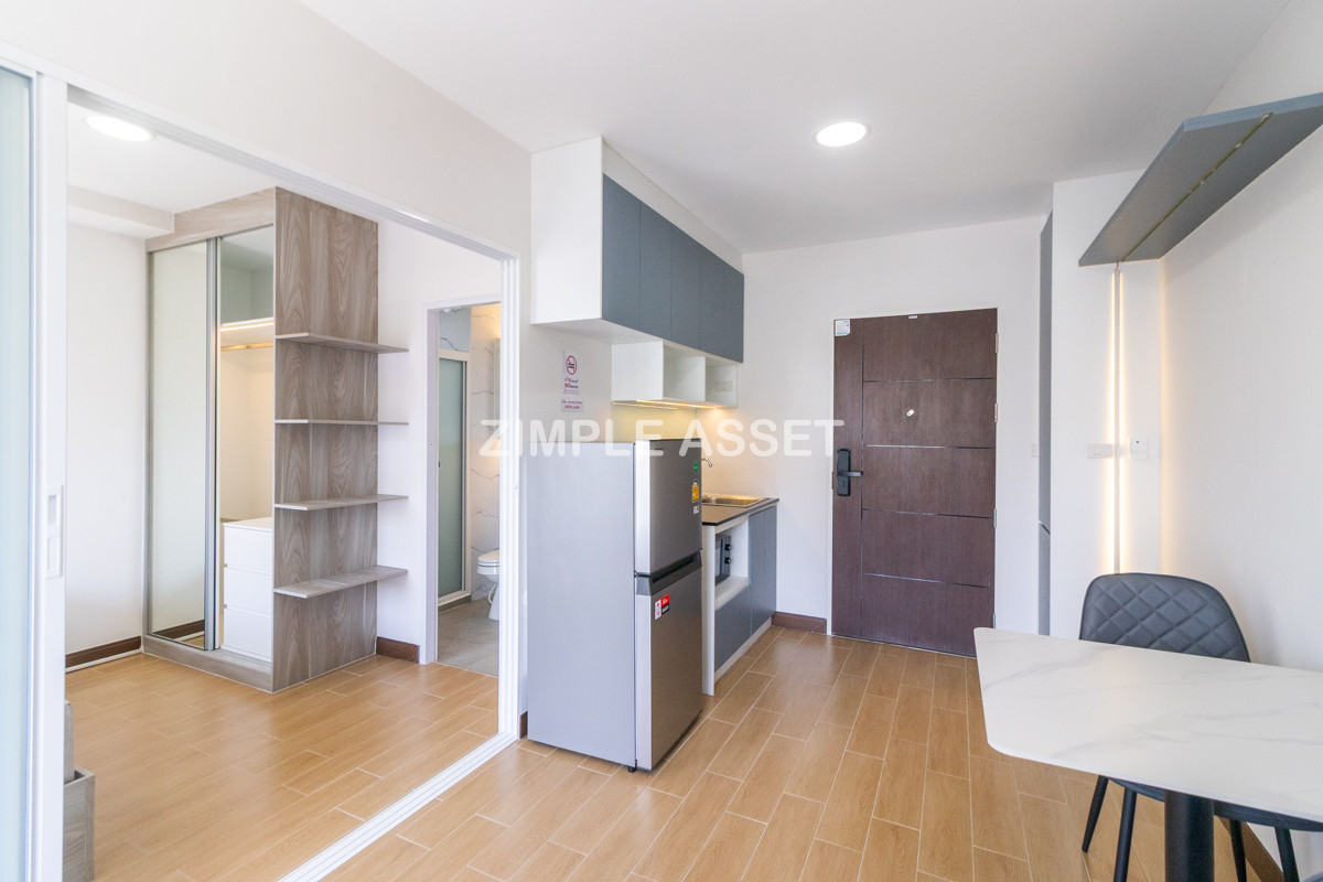 For RentSamut Prakan,Samrong : Line ID: @zimple_asset  Modern room apartment in Bang Phli, fully furnished with electrical appliances and great facilities Clean, secure, and conveniently located near shopping malls, community areas, and Bang Phli Industrial Estate.
