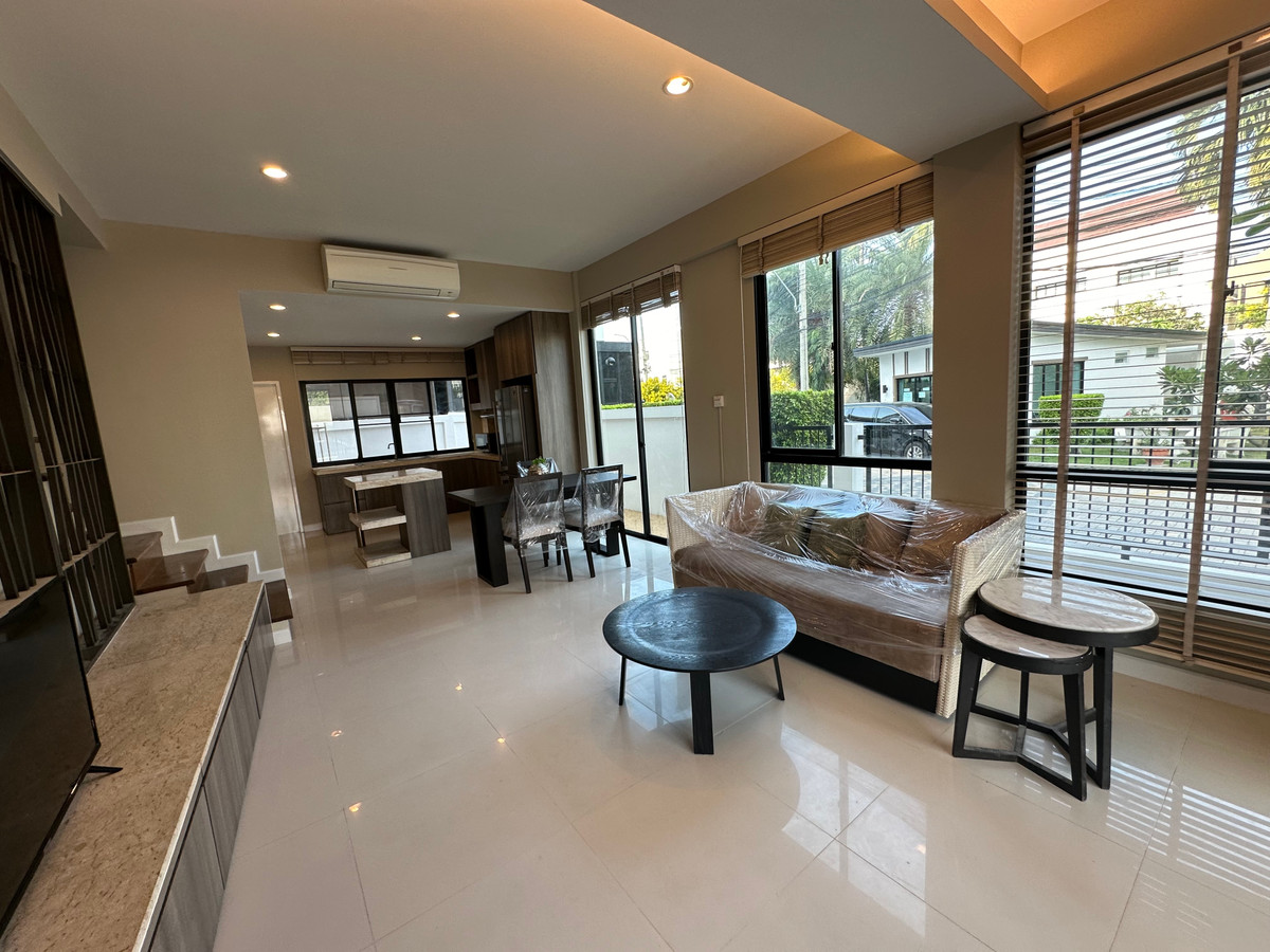 For RentTownhomeOnnut, Udomsuk : Townhouse for rent, Bless Town Sukhumvit 50, pets allowed, 3 bedrooms, 4 bathrooms, 2 living rooms, newly decorated, in the heart of the city, Soi Sukhumvit 50, near BTS On Nut, Lotus On Nut and Century Department Store, only 850 meters.
