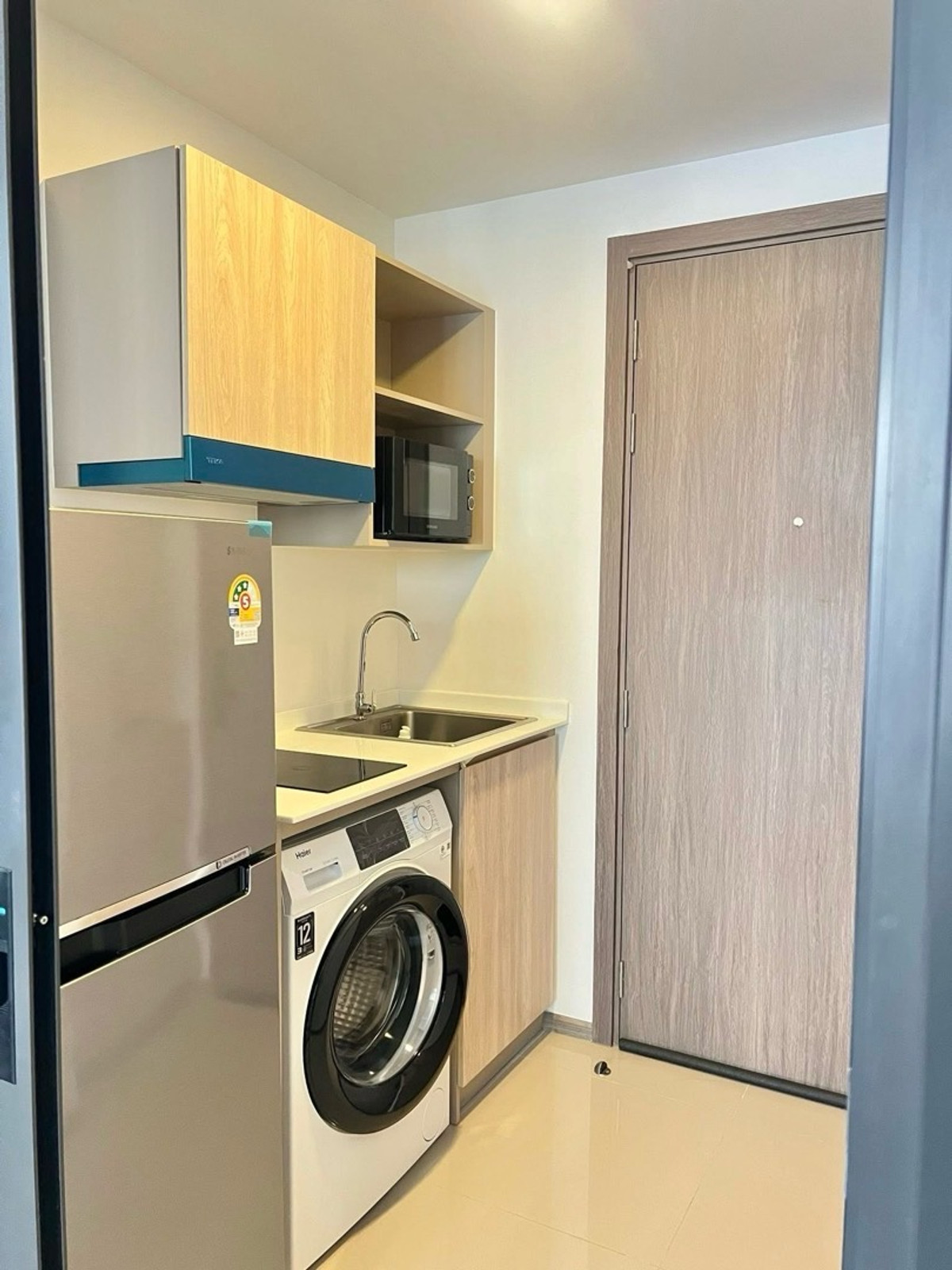 ให้เช่าคอนโดสะพานควาย จตุจักร : 📍โครงการ : The Muve Pradipat (เดอะ มูฟวี่ ประดิพัทธ์)
🚝 ใกล้ : BTS สถานีสะพานควาย 400 เมตร
💵 ราคาเช่า : 15,000 บาท / เดือน