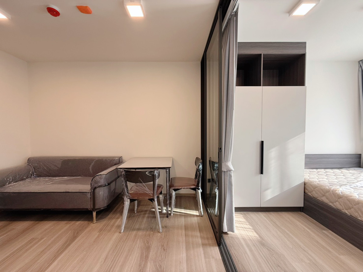 For RentCondoKasetsart, Ratchayothin : Condo for rent, Chapter One More Kaset, near Kasetsart University, Bang Khen, about 500 meters, and near BTS Kasetsart University Station, about 750 meters.