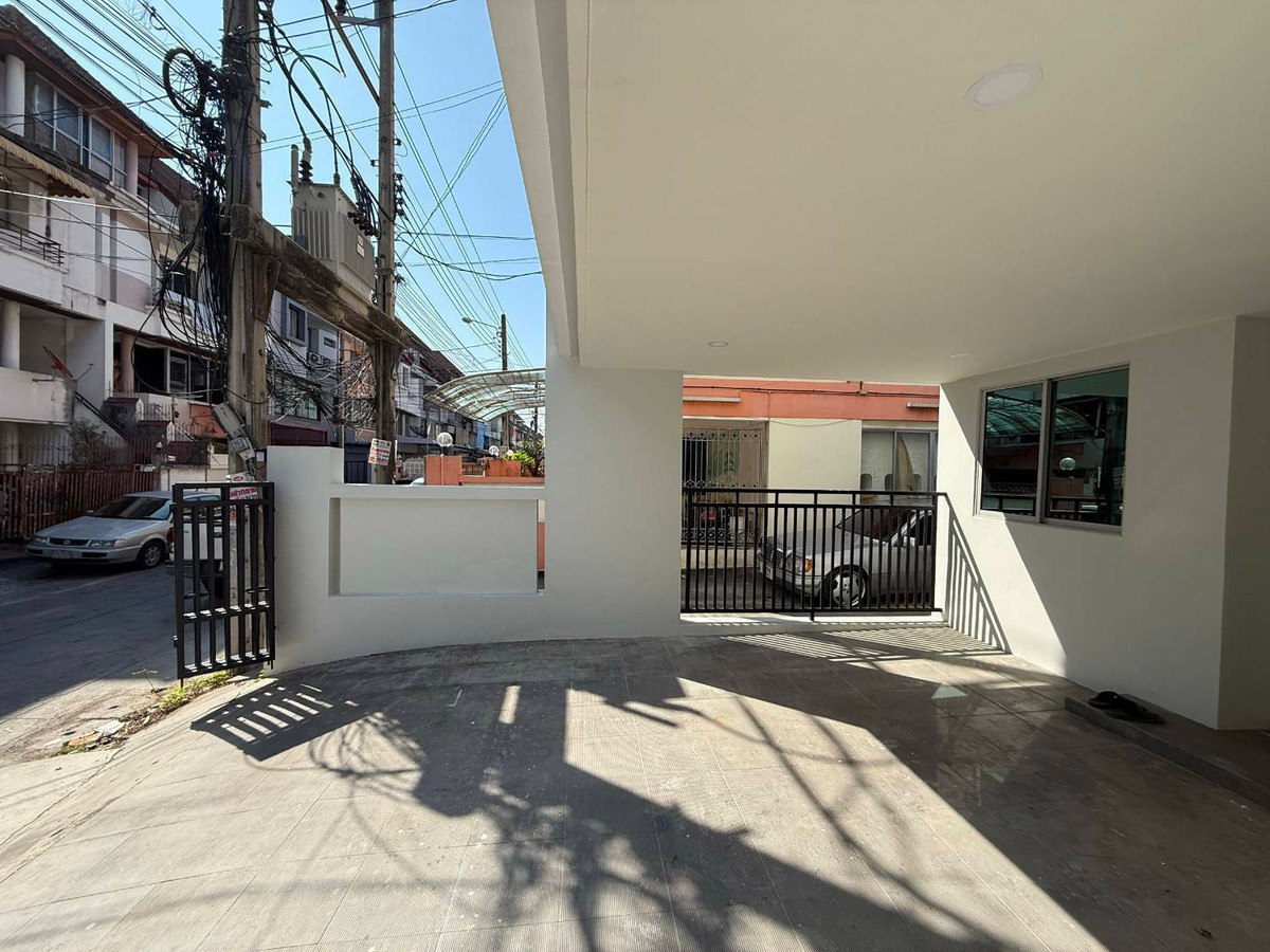 ขายโฮมออฟฟิศรัชดา ห้วยขวาง : สินธานี ลาดพร้าว 80 / 4 ห้องนอน (ขาย), Sinthanee Ladprao 80 / 4 Bedrooms (FOR SALE) JANE046