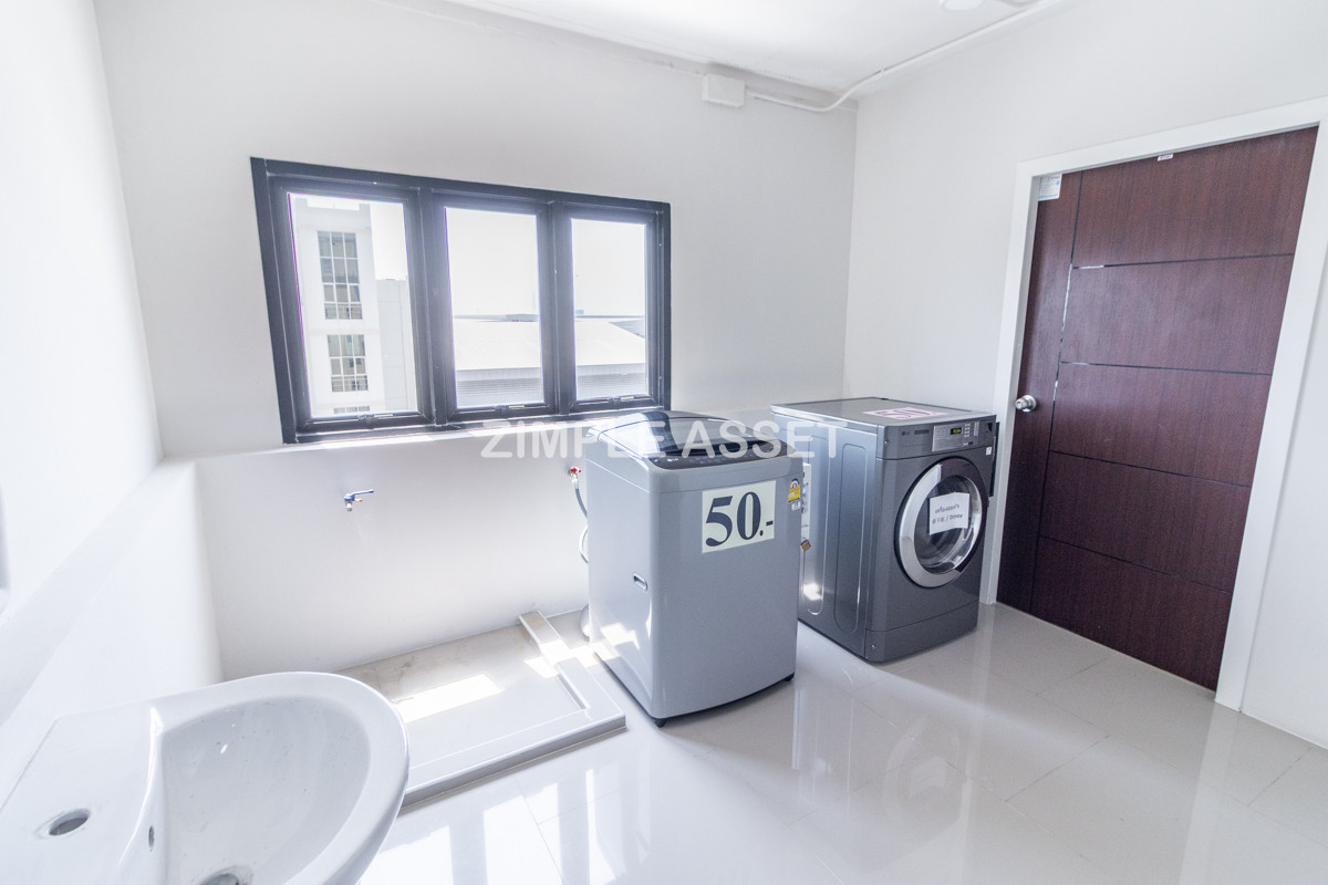 For RentSamut Prakan,Samrong : Line ID: @zimple_asset  Modern room apartment in Bang Phli, fully furnished with electrical appliances and great facilities Clean, secure, and conveniently located near shopping malls, community areas, and Bang Phli Industrial Estate.