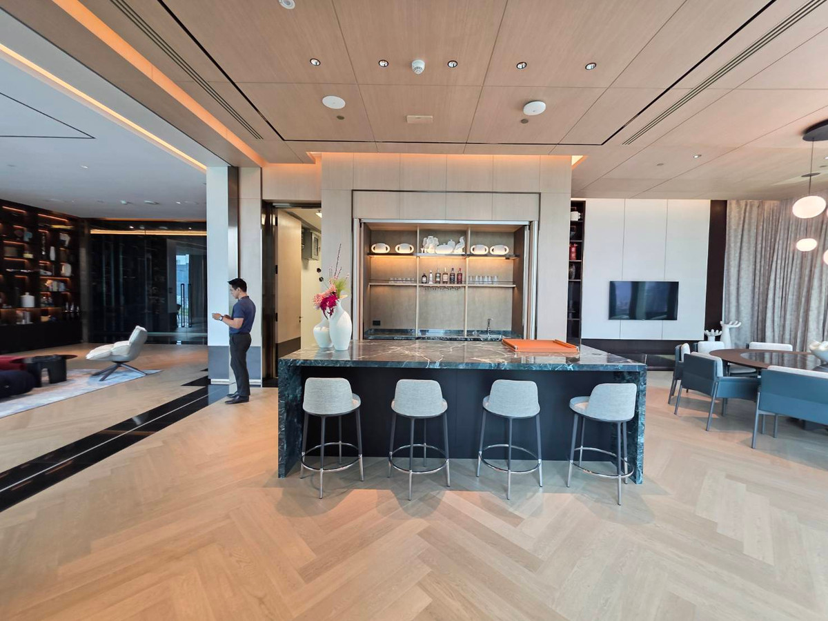 For SaleCondoWitthayu, Chidlom, Langsuan, Ploenchit : EI8HTEEN SEVEN: 3bed 3bath 173sqm. 72,000,000 Corner full lumpini view Am: 0656199198