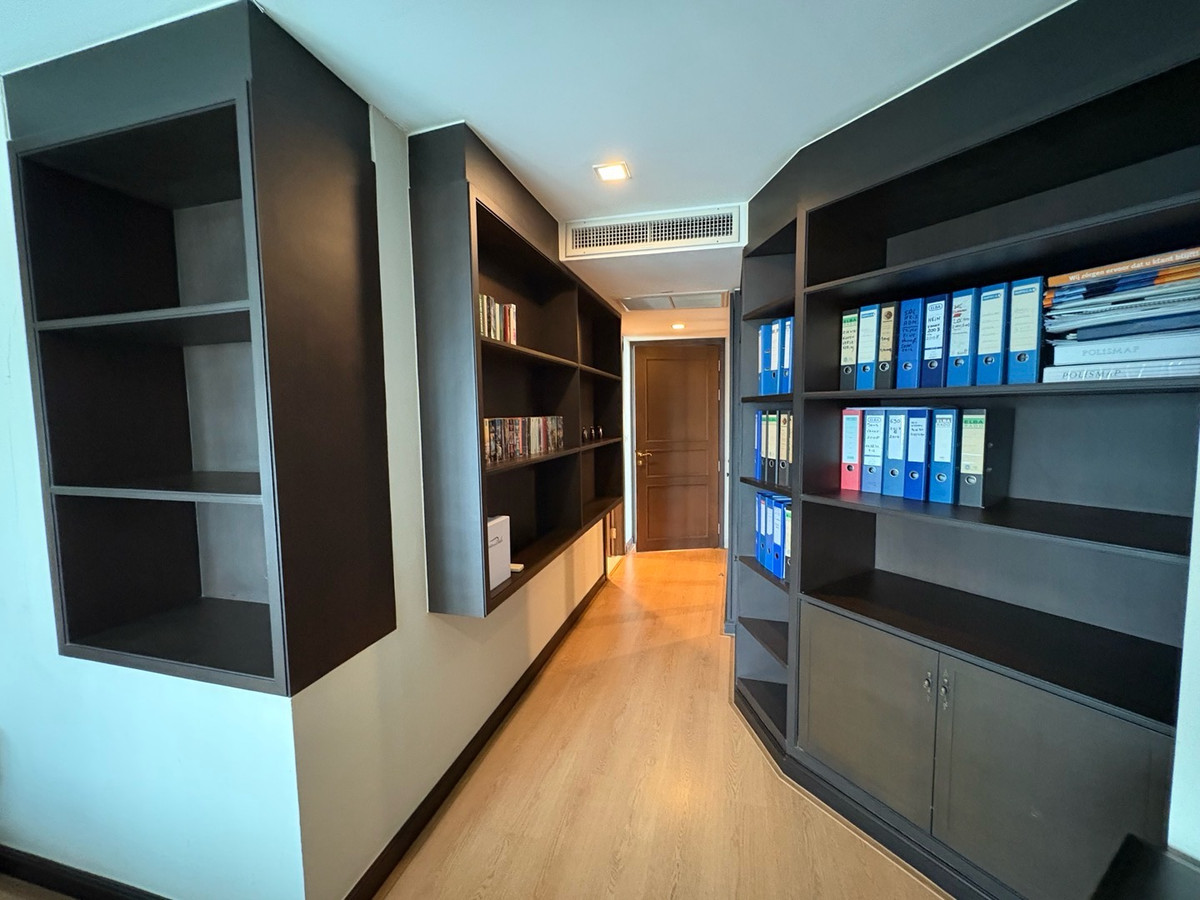 For RentCondoSathorn, Narathiwat : 🔥Rent 3BR 4BR + 1 Maid🔥223sqm🔥Floor33🔥85,000/month🔥Never rent before🔥