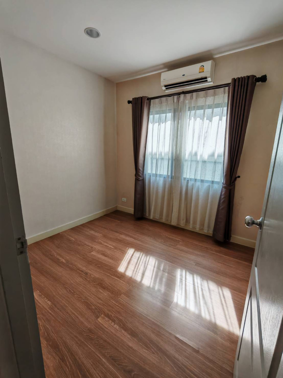 ให้เช่าบ้านนวมินทร์ รามอินทรา : ให้เช่าบ้านเดี่ยว ไลฟ์ บางกอก บูเลอวาร์ด รามอินทรา 65 (53 ตร.ว.) 4 นอน 3 น้ำ แปลงหน้าสวน พร้อมอยู่