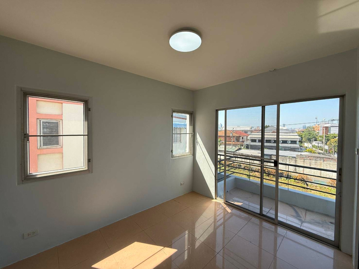 ขายโฮมออฟฟิศรัชดา ห้วยขวาง : สินธานี ลาดพร้าว 80 / 4 ห้องนอน (ขาย), Sinthanee Ladprao 80 / 4 Bedrooms (FOR SALE) JANE046