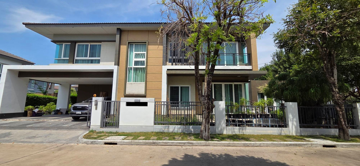 For SaleHouseBangna, Bearing, Lasalle : Corner house 109.8 sq m, 4 bedrooms, 4 bathrooms, 2-story detached house, Laddarom Bangna, near Mega Bangna.