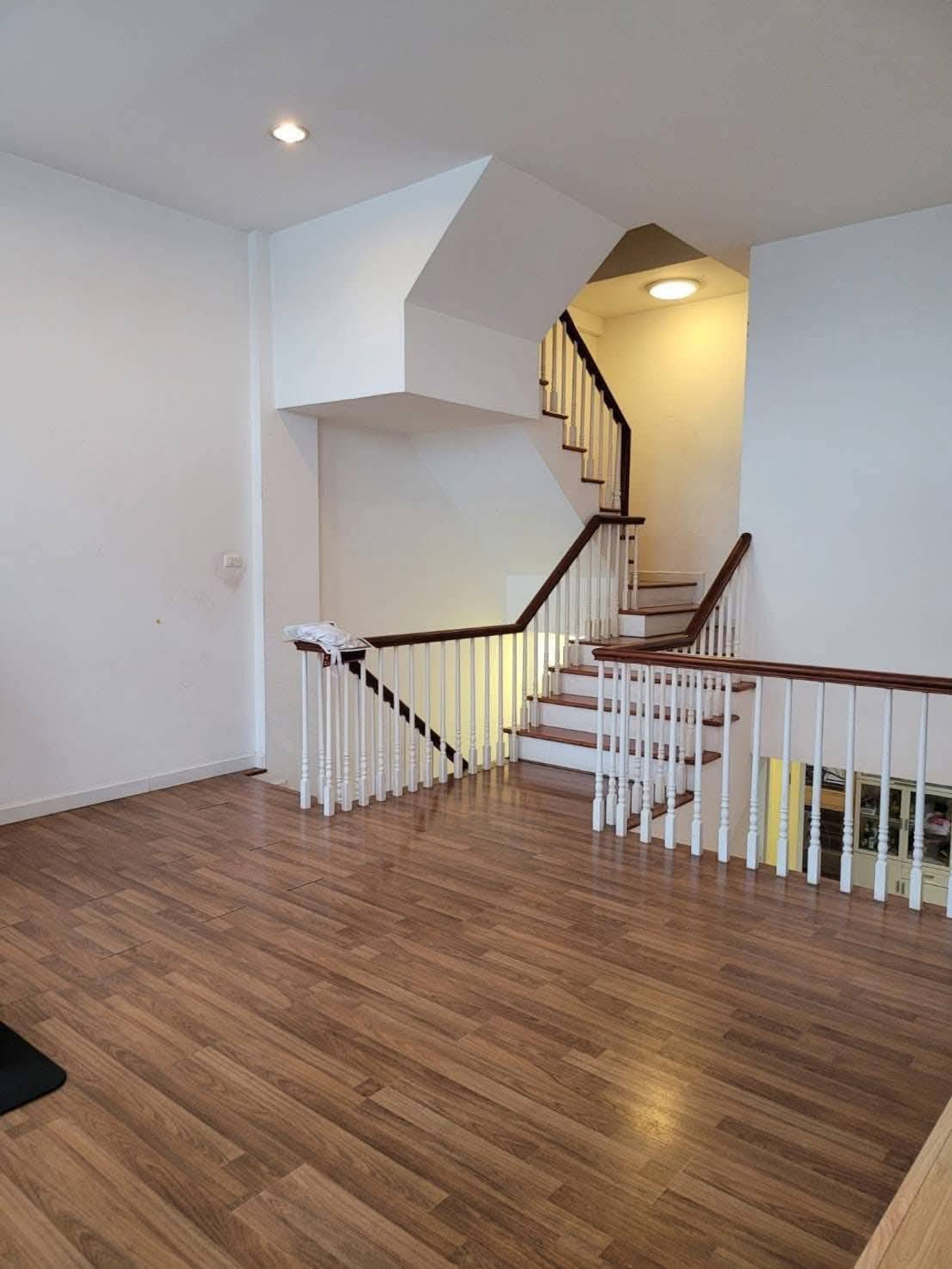 ขายทาวน์โฮมรามคำแหง หัวหมาก : พลัส ซิตี้ พาร์ค พระราม 9 - หัวหมาก / 3 ห้องนอน (ขายพร้อมผู้เช่า), Plus City Park Rama 9 - Huamark / 3 Bedrooms (SALE WITH TENENT) JANE052