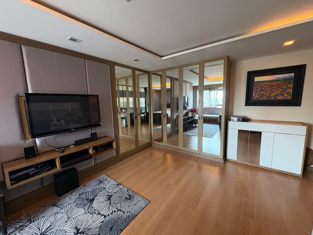 For RentCondoSathorn, Narathiwat : 🔥Rent 3BR 4BR + 1 Maid🔥223sqm🔥Floor33🔥85,000/month🔥Never rent before🔥