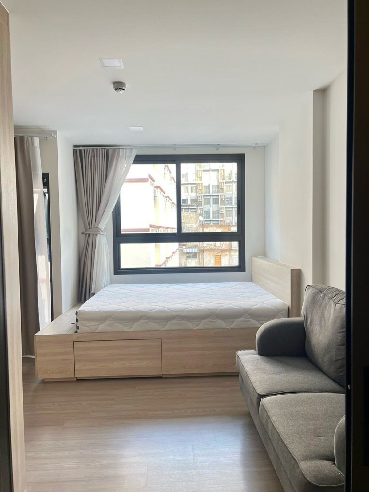 ให้เช่าคอนโดสะพานควาย จตุจักร : 📍โครงการ : The Muve Pradipat (เดอะ มูฟวี่ ประดิพัทธ์)
🚝 ใกล้ : BTS สถานีสะพานควาย 400 เมตร
💵 ราคาเช่า : 15,000 บาท / เดือน