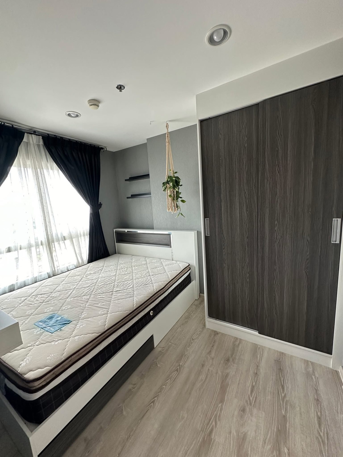 For RentCondoBang kae, Phetkasem : ⭐️ Chewathai Phetkasem 27 ⭐️ Room size 26 sq m., fully furnished. Ready to move in