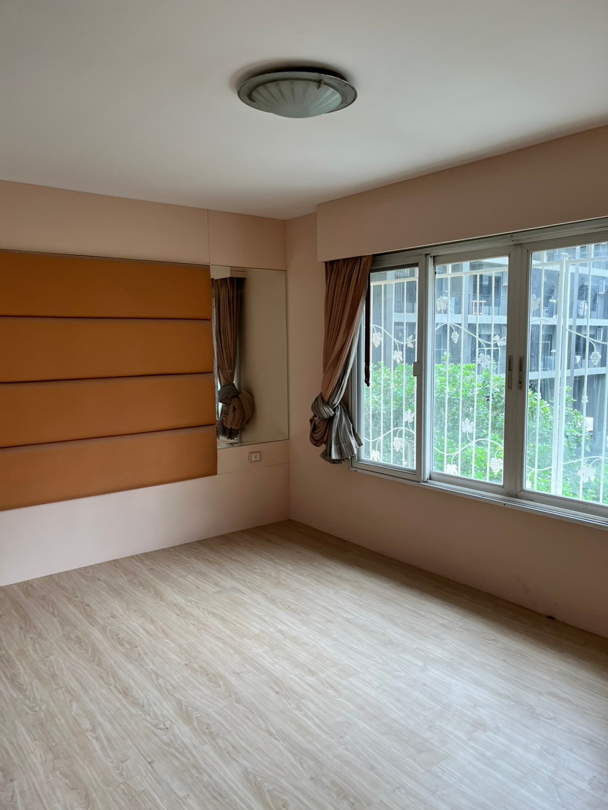 ให้เช่าทาวน์โฮมรัชดา ห้วยขวาง : บ้านกลางเมือง เหม่งจ๋าย รัชดา 2 / 3 ห้องนอน (เช่า), Baan Klang Muang Mengjai Ratchada 2 / 3 Bedrooms (FOR RENT) JANE040