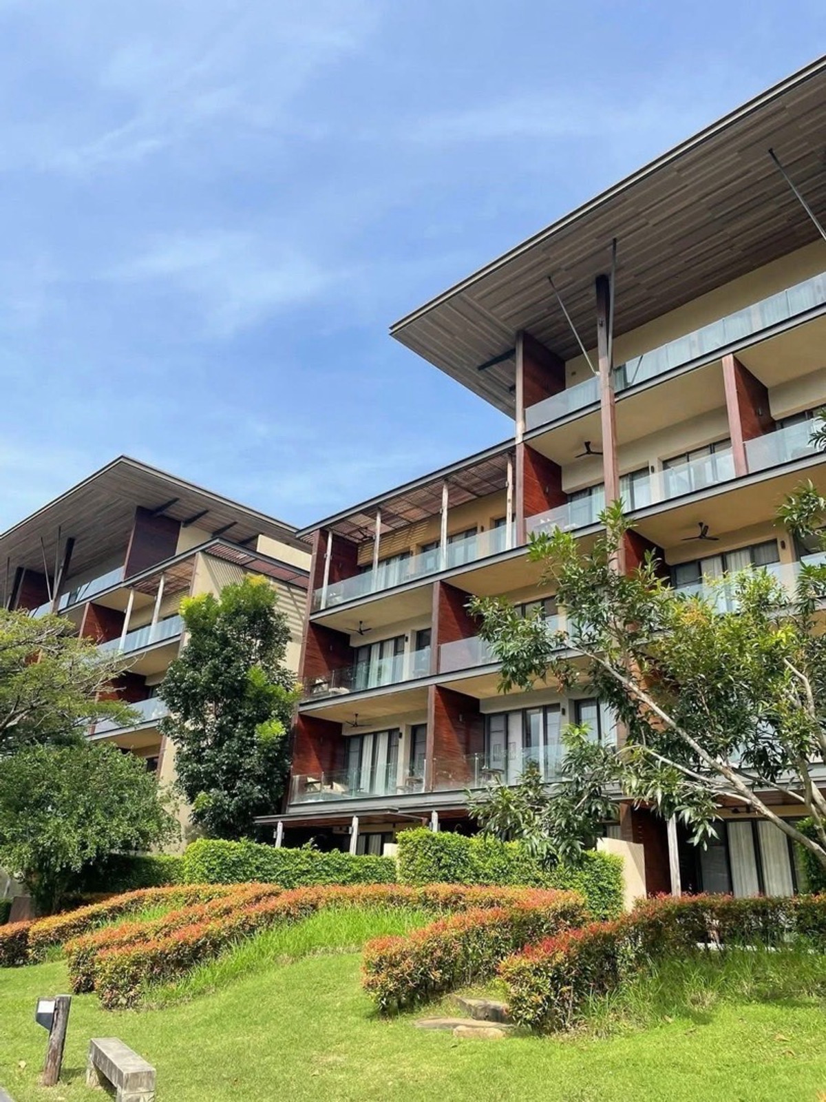 ขายคอนโดปากช่อง เขาใหญ่ : 🏛️ขายคอนโดคีรีมายาเขาใหญ่พร้อมสัญญาเช่า
KIRIMAYA ATTA Lakeside Suite 2bed2bath Fully Furnished Bldg.2 fl.2 พื้นที่ 97.50 ตรม ราคาเพียง 15.9 ล้าน🔥🔥🔥🔥🔥
พร้อมสัญญาเช่า3ปี 1กค.68-30มิย.71 
นานๆจะมีแบบ2ห้อง2น้ำ 
ค่าโอนคนละครึ่ง 
0649799888คุณส้ม /line