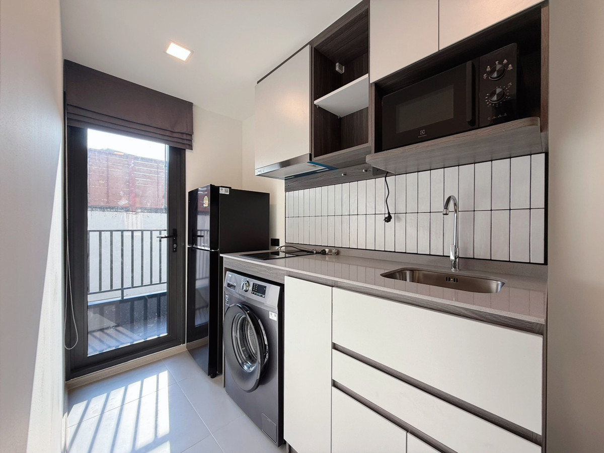 For RentCondoKasetsart, Ratchayothin : Condo for rent, Chapter One More Kaset, near Kasetsart University, Bang Khen, about 500 meters, and near BTS Kasetsart University Station, about 750 meters.