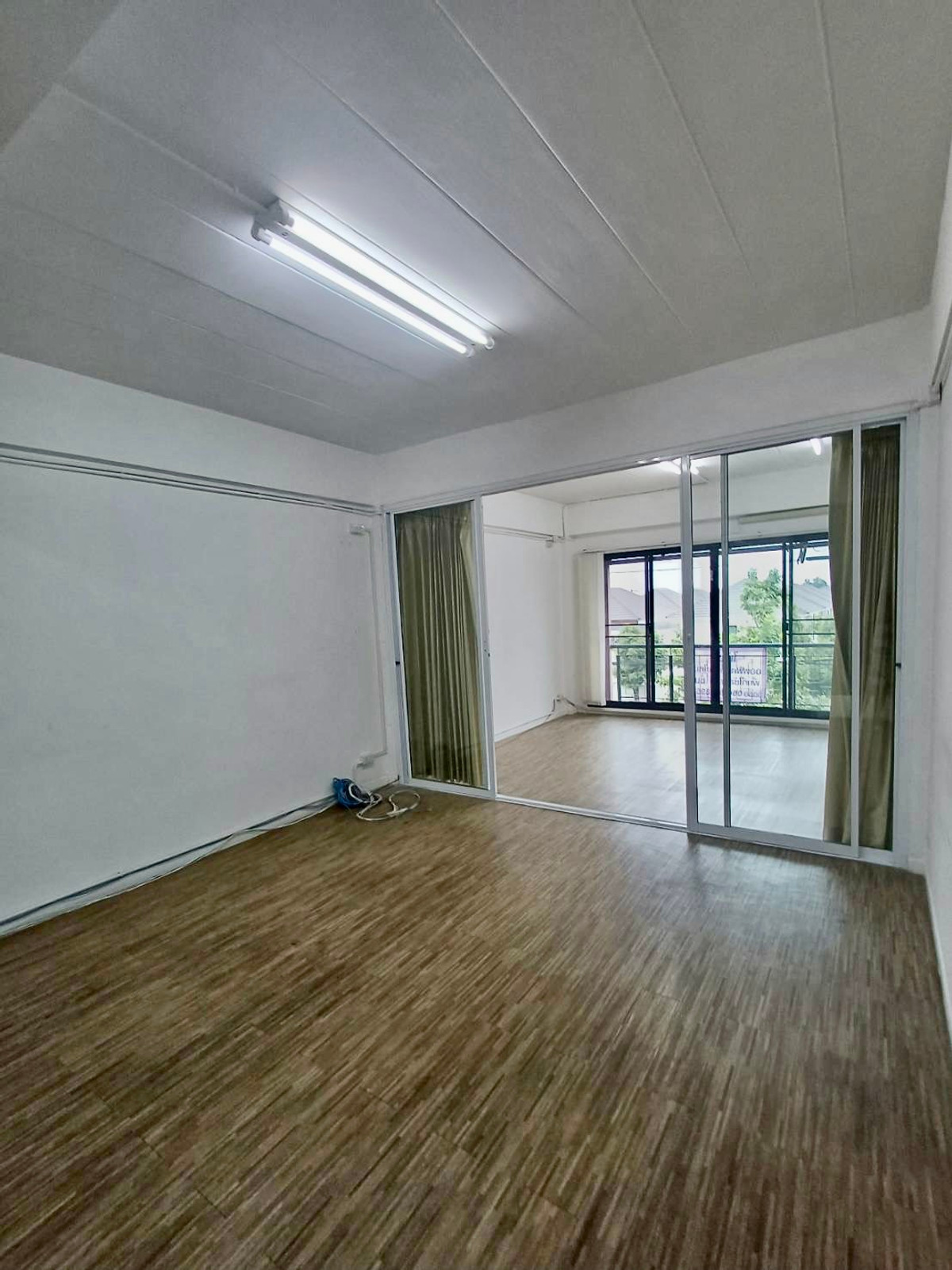 ให้เช่าอาคารพาณิชย์ปทุมธานี รังสิต ธรรมศาสตร์ : ตึก 4 ชั้นให้เช่า รังสิต-คลอง1 | ทำธุรกิจ + อยู่อาศัยได้ในที่เดียว  JSP City | เหมาะทำออฟฟิศ ร้านค้า ครบฟังก์ชัน