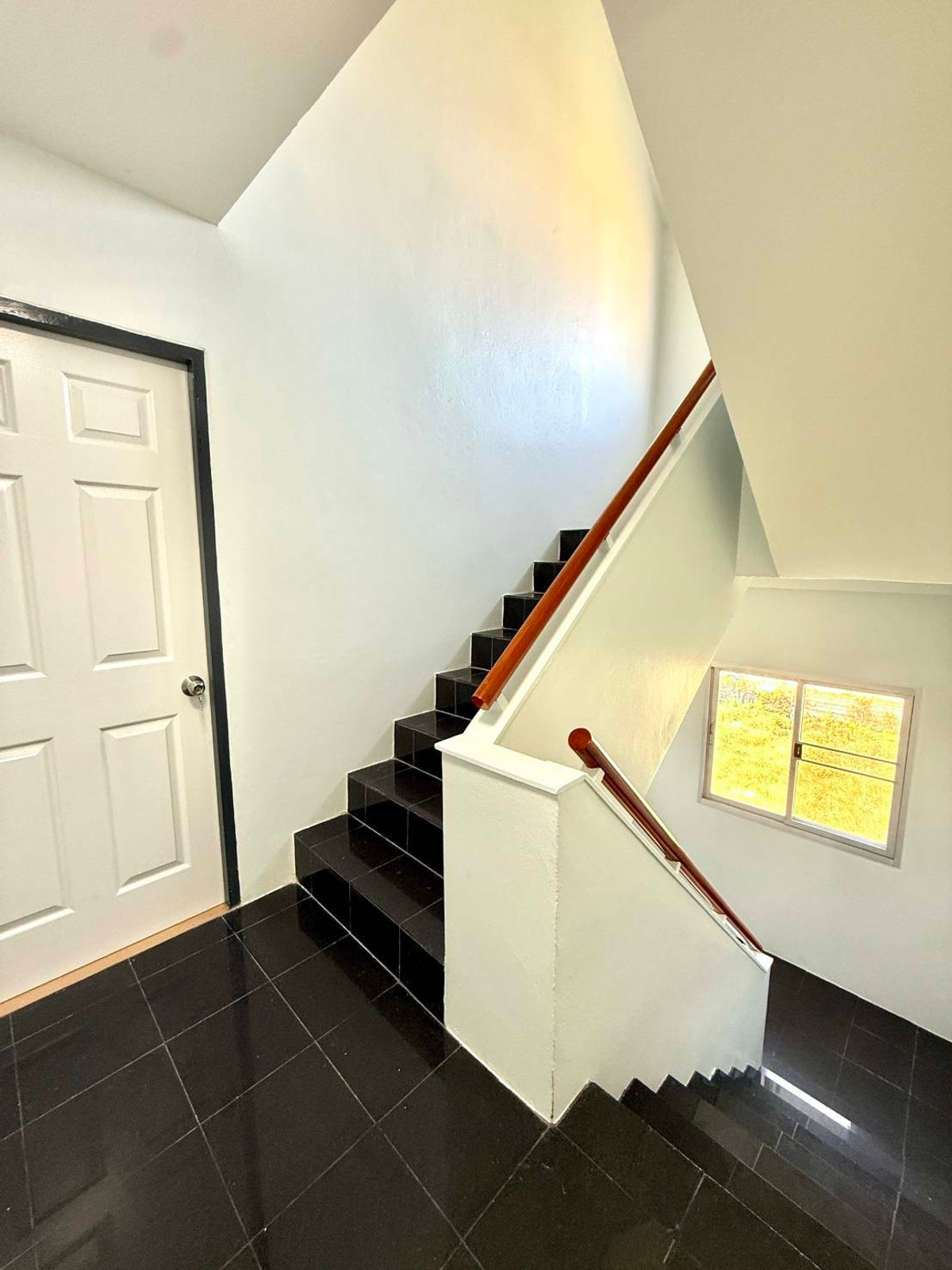 ขายโฮมออฟฟิศรัชดา ห้วยขวาง : สินธานี ลาดพร้าว 80 / 4 ห้องนอน (ขาย), Sinthanee Ladprao 80 / 4 Bedrooms (FOR SALE) JANE046