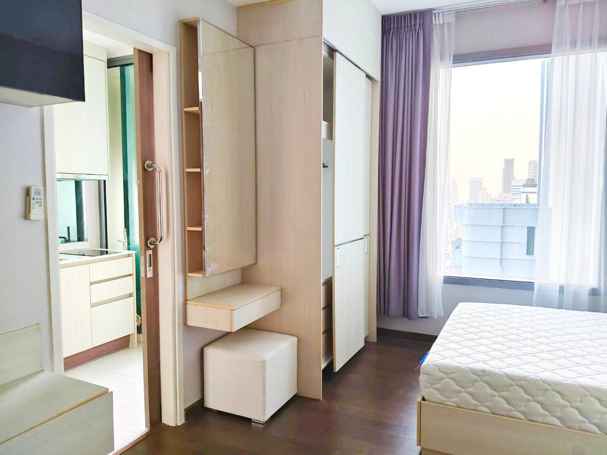 For SaleCondoRama9, Petchburi, RCA : 🔥 FOR SALE! Best Price in the Building – Q Asoke | 5.25 MB Only 💎✨ Rare opportunity in a prime CBD location with unbeatable connectivity! 🚆✈️