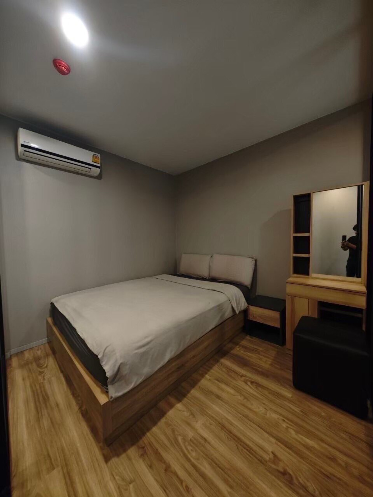 ให้เช่าคอนโดสาทร นราธิวาส : ⭐️  Blossom Condo @ Sathorn-Charoenrat ⭐️ 1 BED 1 BATH  ห้องสวยตกแต่งอย่างดี มีเครื่องใช้ไฟฟ้าพร้อมอยู่