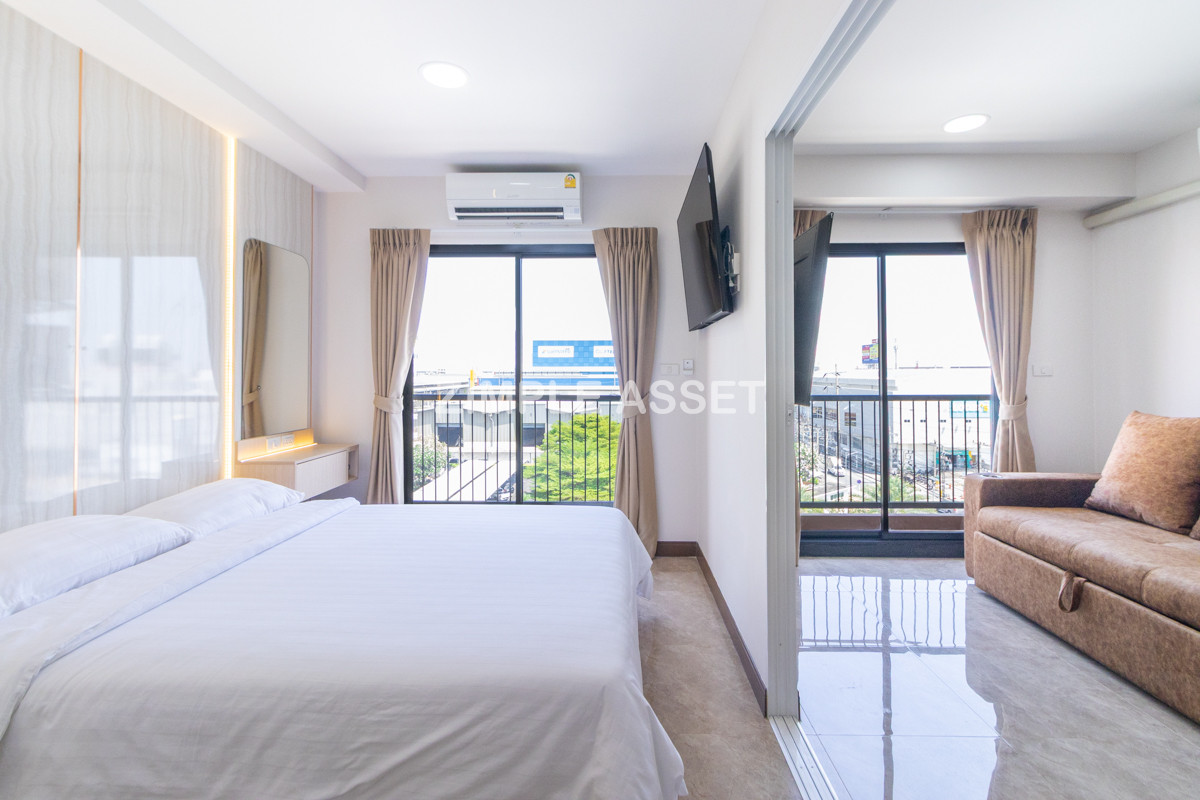 For RentSamut Prakan,Samrong : Line ID: @zimple_asset  Modern room apartment in Bang Phli, fully furnished with electrical appliances and great facilities Clean, secure, and conveniently located near shopping malls, community areas, and Bang Phli Industrial Estate.