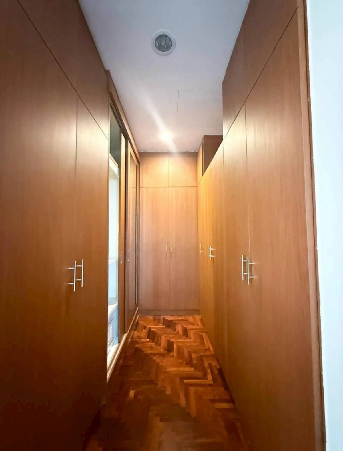 For RentTownhomeSukhumvit, Asoke, Thonglor : RH032526 For rent, 3-story townhome with Private Pool at Sukhumvit 24, near BTS Phrom Phong.