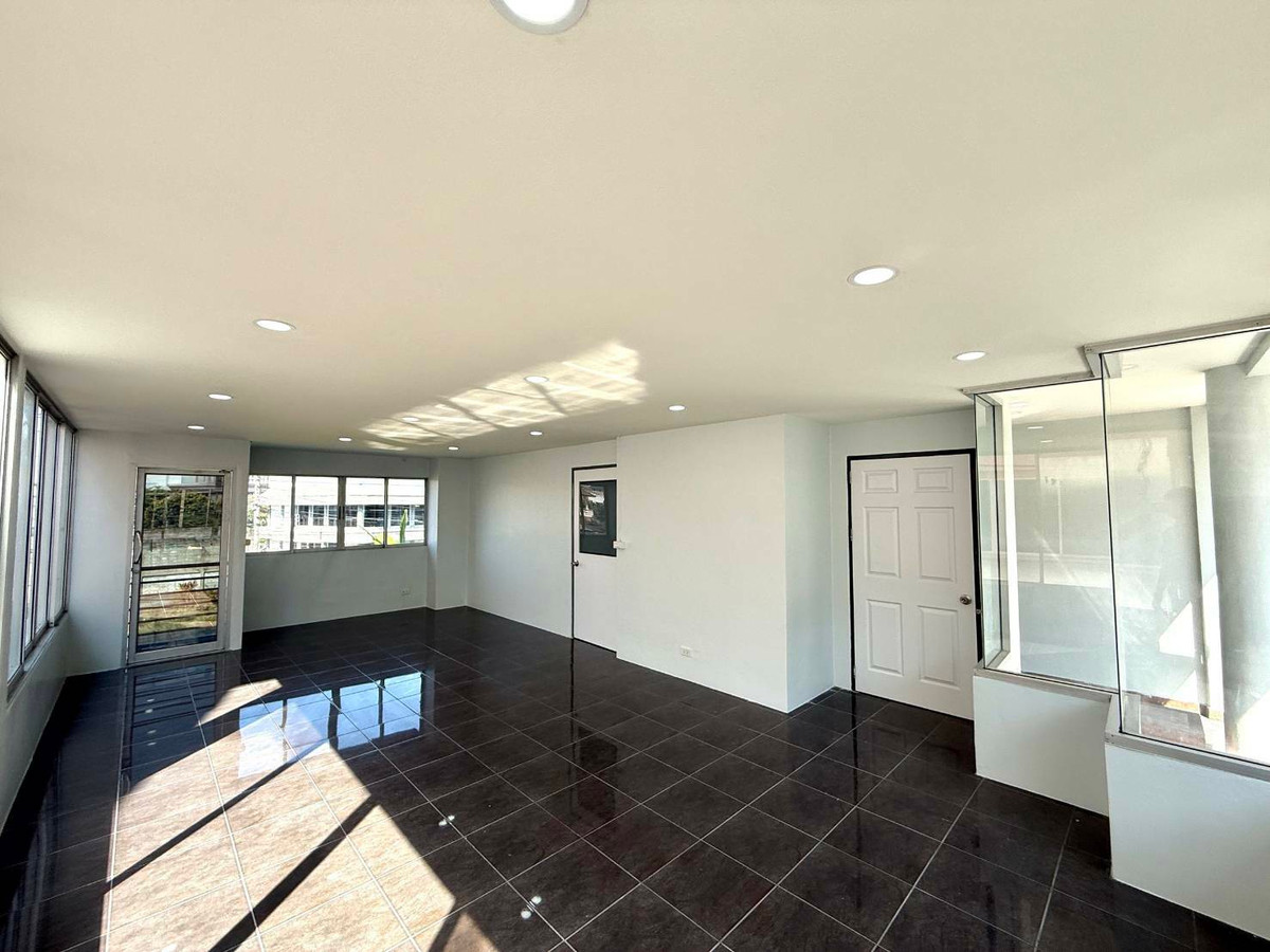 ขายโฮมออฟฟิศรัชดา ห้วยขวาง : สินธานี ลาดพร้าว 80 / 4 ห้องนอน (ขาย), Sinthanee Ladprao 80 / 4 Bedrooms (FOR SALE) JANE046