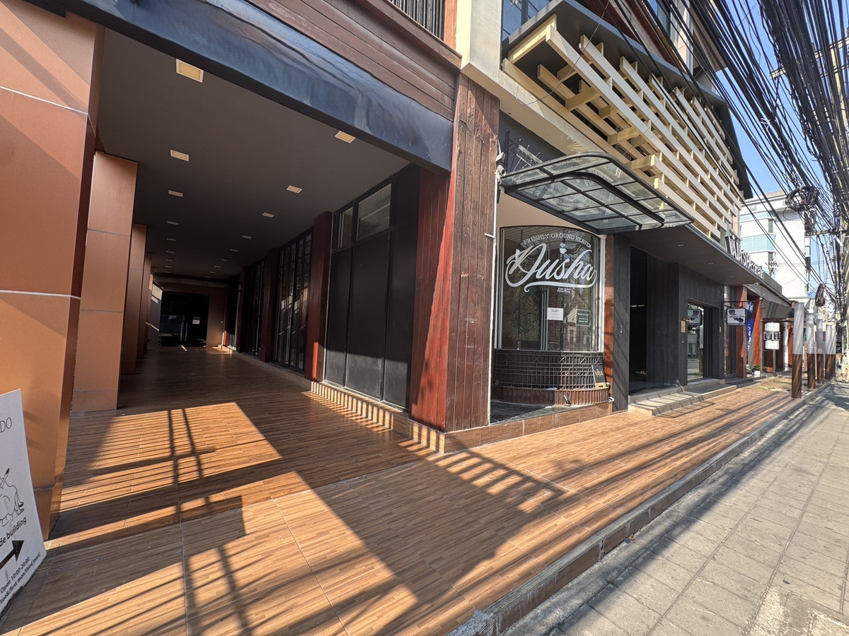 For RentRetail SpaceSukhumvit, Asoke, Thonglor : For rent, Retail Sukhumvit 87 sq m., near BTS Phrom Phong, near Emporium & EmQuartier.