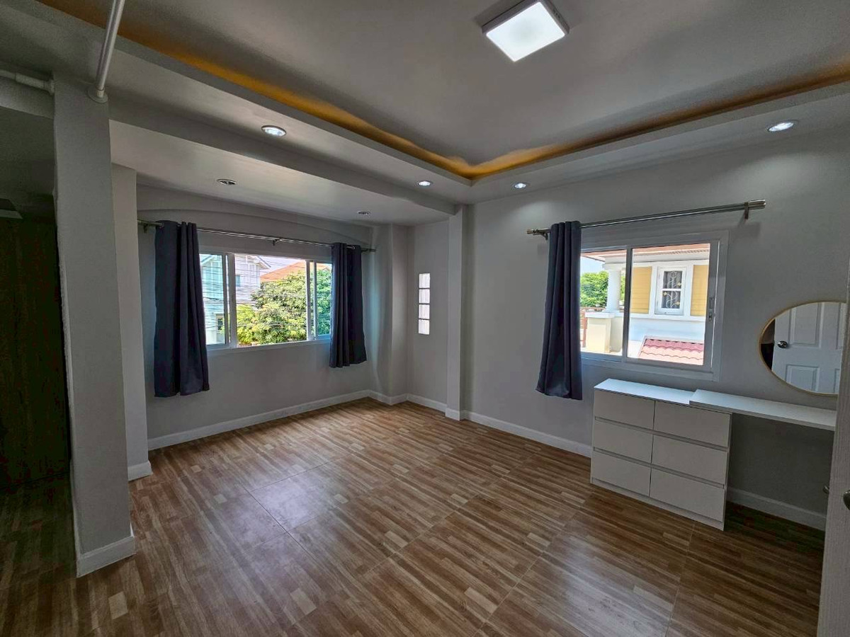 ให้เช่าบ้านนวมินทร์ รามอินทรา : ให้เช่าบ้านเดี่ยว เรสซิเด้นซ์พาร์ค ชวนชื่นซิตี้  4 ห้องนอน 4 ห้องน้ำ จอดรถ 2 คัน 