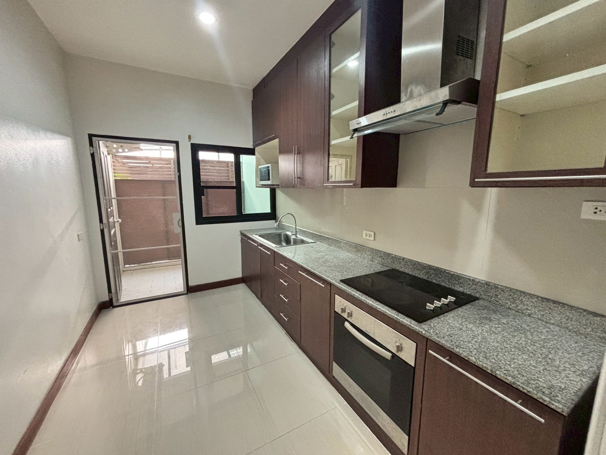 For RentHouseSukhumvit, Asoke, Thonglor : House for Rent – 3 Bedrooms, Walking Distance to BTS Phrom Phong & Emporium **NO CO-AGENT**