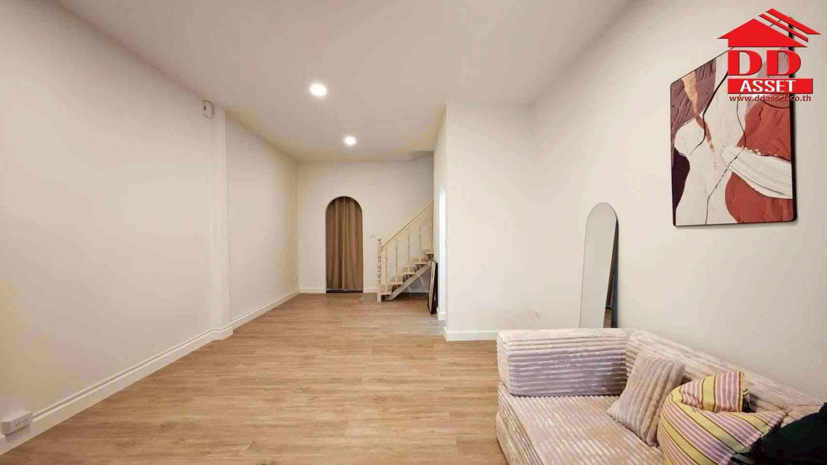 ทาวน์โฮมโชคชัย4 ลาดพร้าว71 : ขาย / ให้เช่า ทาวน์เฮ้าส์ 2 ชั้น รีโนเวทใหม่ โชคชัย 4 ซอย 38 หลังมุม Fully Furnished ลาดพร้าว  รหัสทรัพย์ : T8240