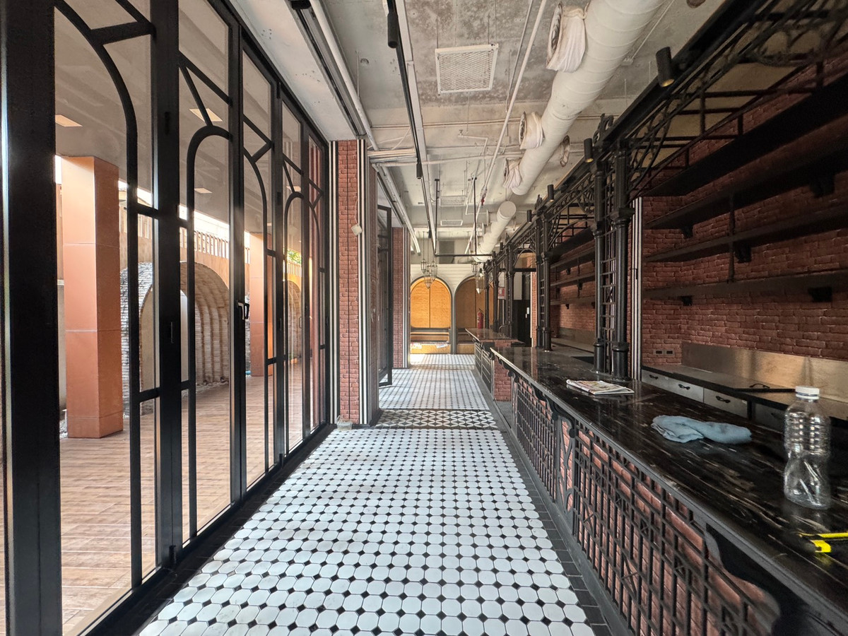 For RentRetail SpaceSukhumvit, Asoke, Thonglor : For rent, Retail Sukhumvit 87 sq m., near BTS Phrom Phong, near Emporium & EmQuartier.