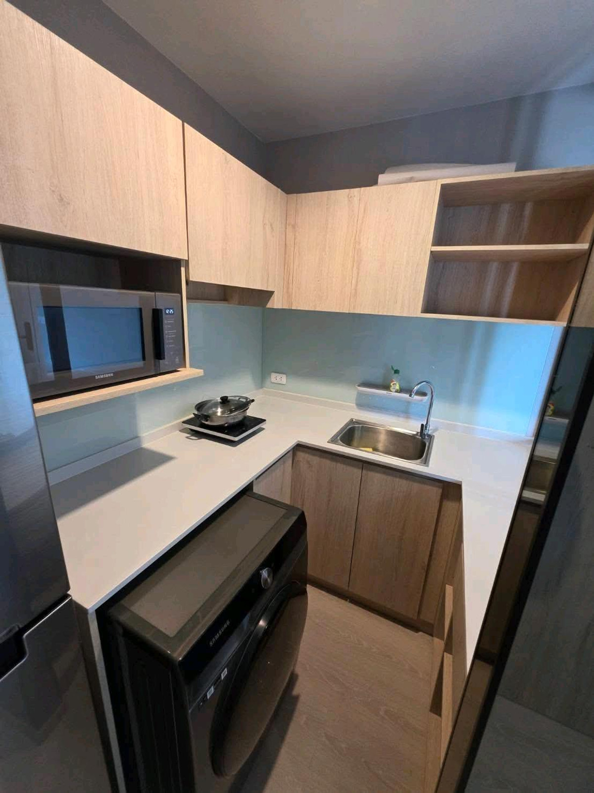 For RentCondoPattanakan, Srinakarin : 💥 Beautiful room, high floor, great view, next to the MRT Yellow Line in front of the project 💥