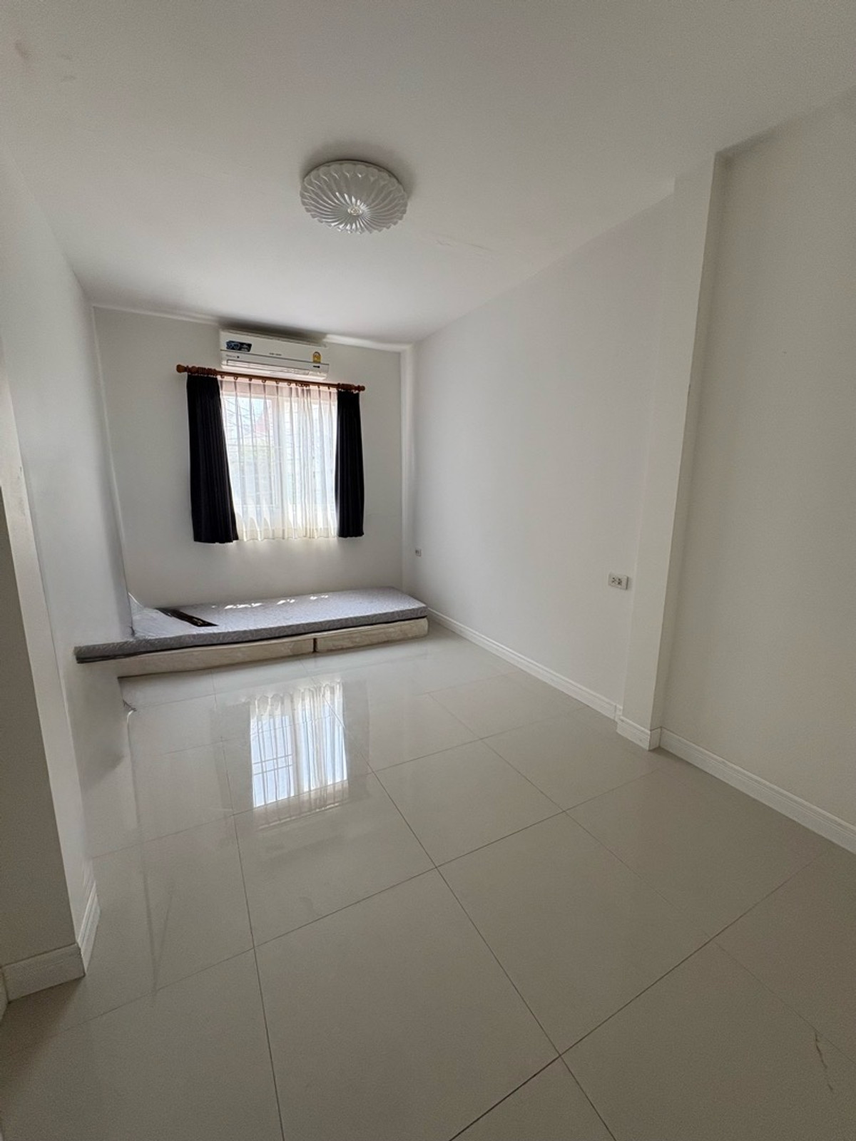 ขายทาวน์โฮมเลียบทางด่วนรามอินทรา : ขายบ้านทาวโฮม 3 ชั้น แปลงมุม ทำสวยมากๆ ฮวงจุ้ยดี ซินแซมาดูแล้วปังแน่นอน 