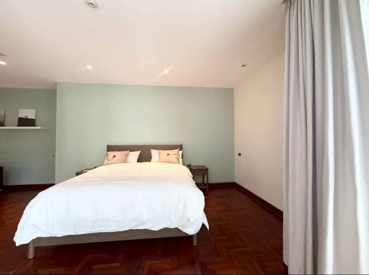 For RentTownhomeSukhumvit, Asoke, Thonglor : RH032526 For rent, 3-story townhome with Private Pool at Sukhumvit 24, near BTS Phrom Phong.