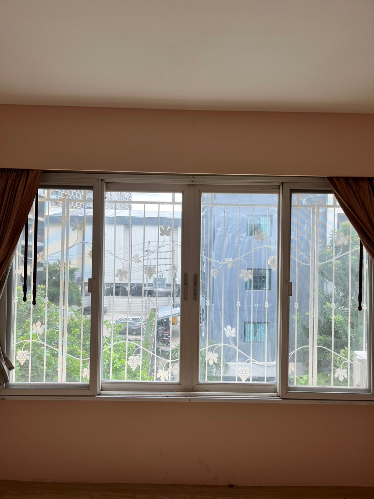 ขายทาวน์โฮมรัชดา ห้วยขวาง : บ้านกลางเมือง เหม่งจ๋าย รัชดา 2 / 3 ห้องนอน (ขาย), Baan Klang Muang Mengjai Ratchada 2 / 3 Bedrooms (FOR SALE) JANE040