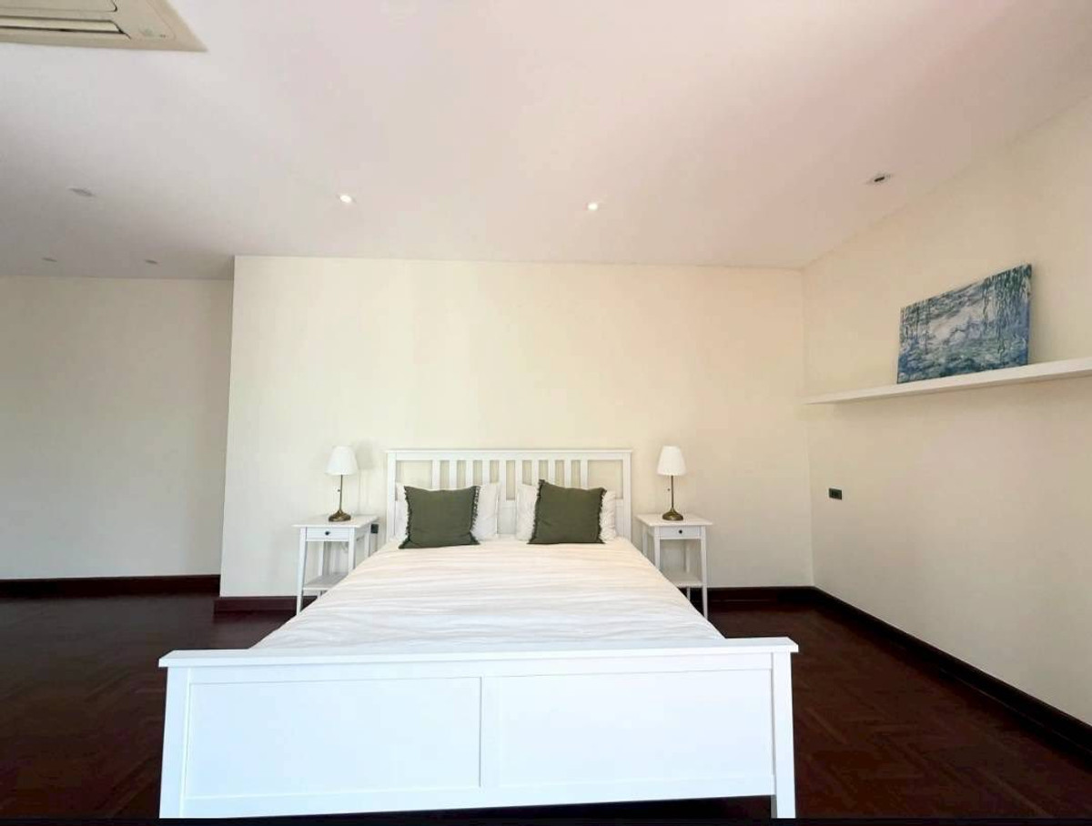 For RentTownhomeSukhumvit, Asoke, Thonglor : RH032526 For rent, 3-story townhome with Private Pool at Sukhumvit 24, near BTS Phrom Phong.