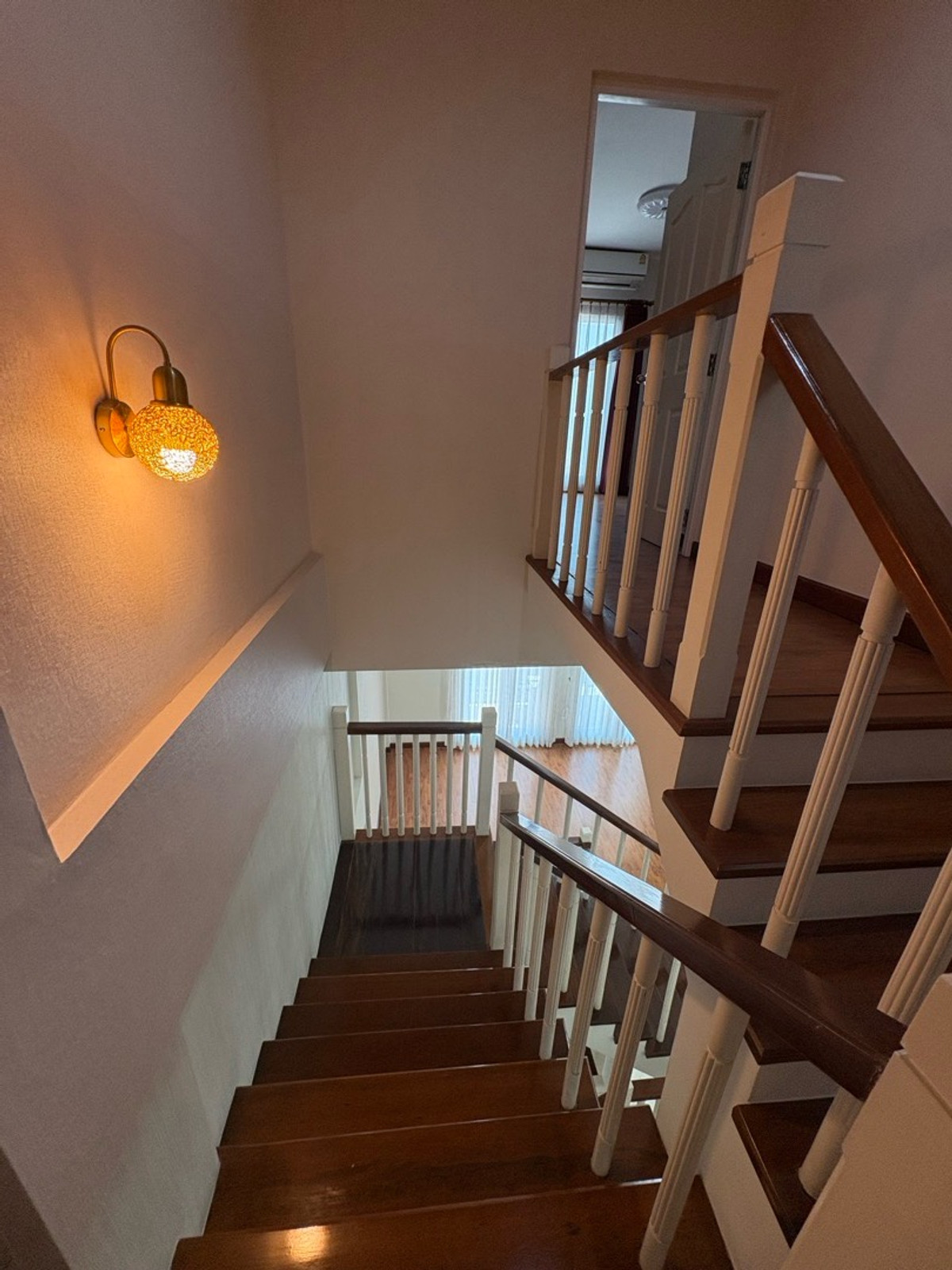 ขายทาวน์โฮมเลียบทางด่วนรามอินทรา : ขายบ้านทาวโฮม 3 ชั้น แปลงมุม ทำสวยมากๆ ฮวงจุ้ยดี ซินแซมาดูแล้วปังแน่นอน 