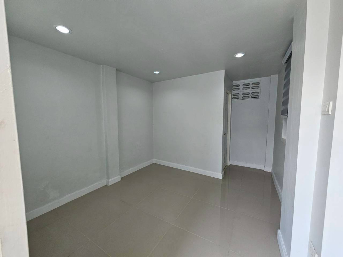 ให้เช่าบ้านนวมินทร์ รามอินทรา : ให้เช่าบ้านเดี่ยว เรสซิเด้นซ์พาร์ค ชวนชื่นซิตี้  4 ห้องนอน 4 ห้องน้ำ จอดรถ 2 คัน 