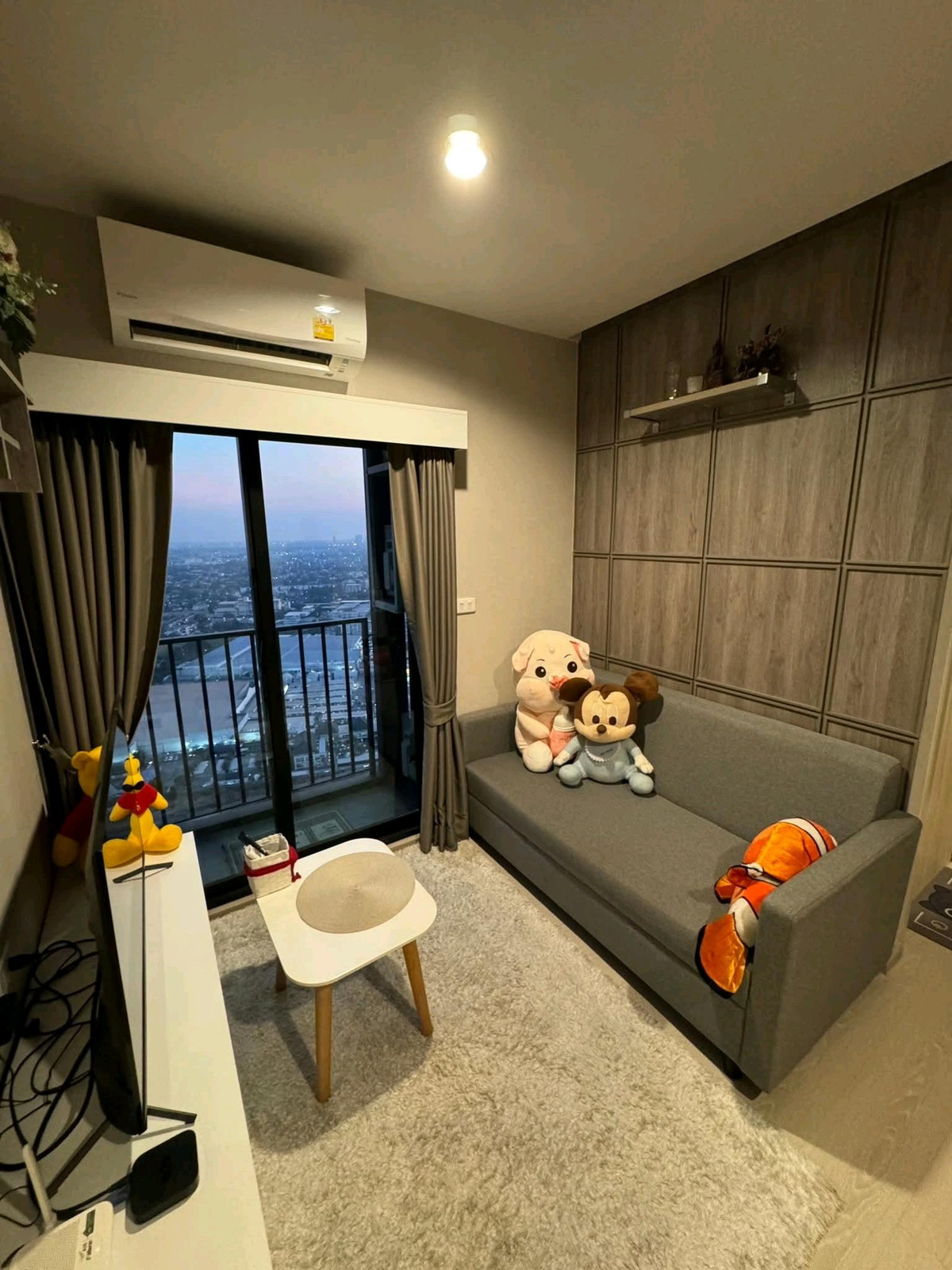 For RentCondoPattanakan, Srinakarin : 💥 Beautiful room, high floor, great view, next to the MRT Yellow Line in front of the project 💥