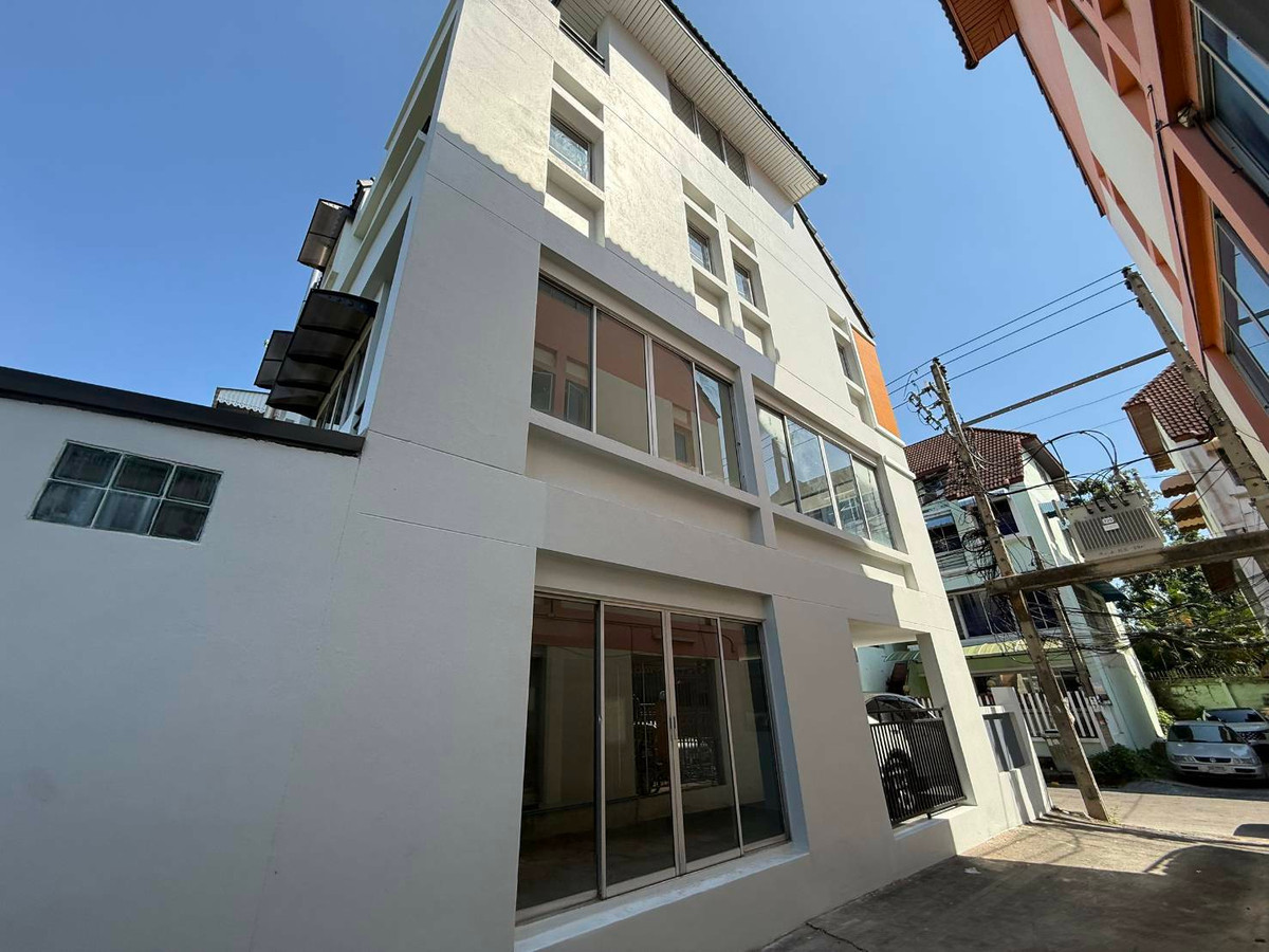 ขายโฮมออฟฟิศรัชดา ห้วยขวาง : สินธานี ลาดพร้าว 80 / 4 ห้องนอน (ขาย), Sinthanee Ladprao 80 / 4 Bedrooms (FOR SALE) JANE046