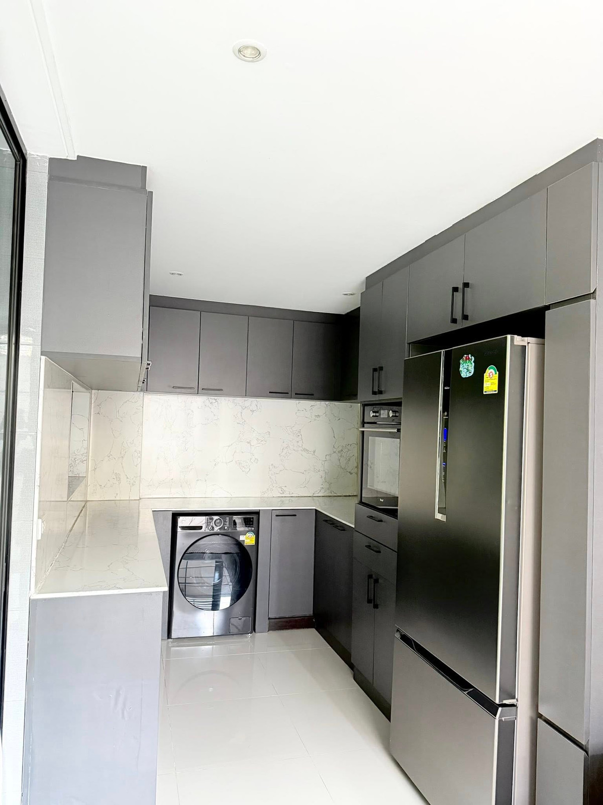 For RentTownhomePattanakan, Srinakarin : For rent, corner house, 30 sq m, 3 bedrooms, 4 bathrooms, 2 parking spaces, townhome, 3.5 floors, Nirvana DEFINE Srinakarin-Rama 9.